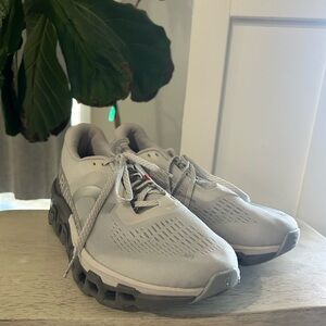 ON CLOUD RUNNING SHOES